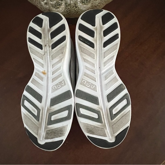 APL Women's 7.5 TechLoom Pro X Sneakers Running Shoes EUC White Black - Picture 10 of 12